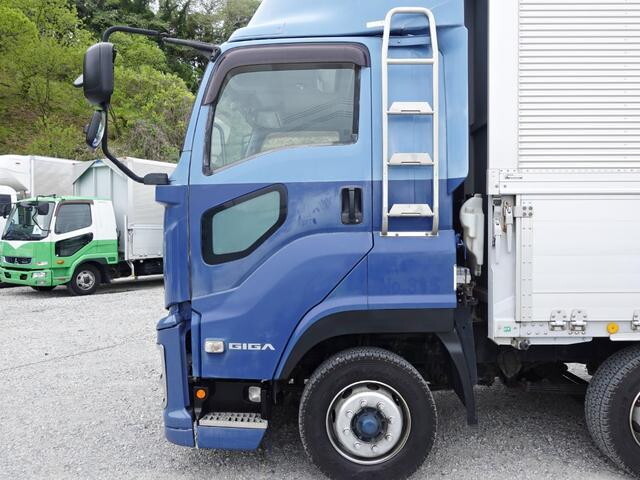 いすゞギガアルミウイング大型（10t）[写真09]