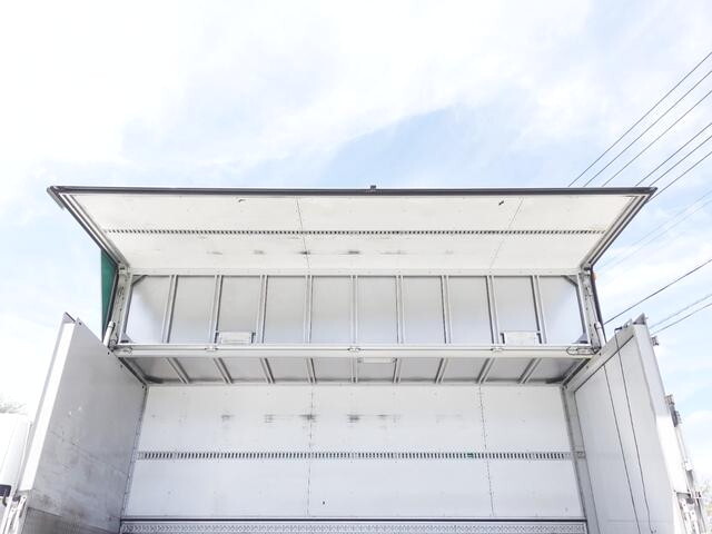 三菱ふそうファイターアルミウイング中型（4t）[写真16]