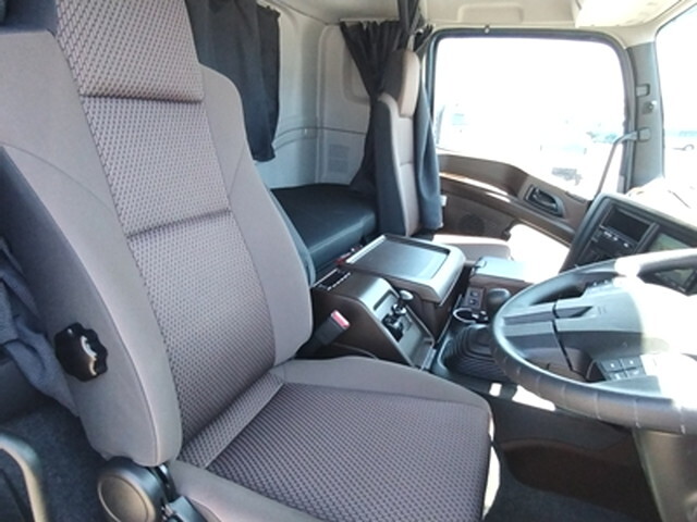 いすゞギガセルフクレーン4段大型（10t）[写真25]