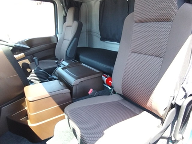 いすゞギガセルフクレーン4段大型（10t）[写真26]