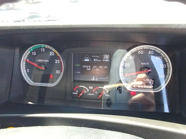 いすゞギガセルフクレーン4段大型（10t）[写真29]