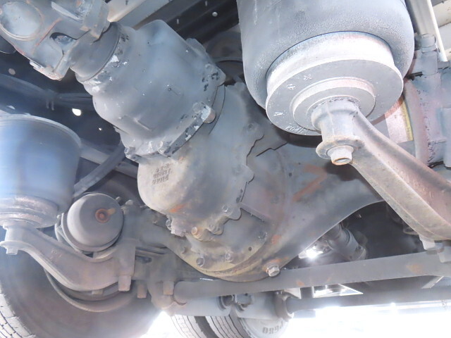 いすゞギガアルミウイング大型（10t）[写真10]