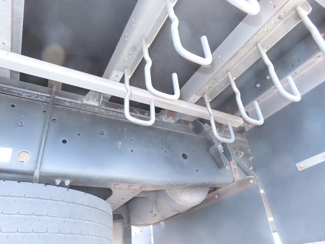 いすゞギガアルミウイング大型（10t）[写真12]