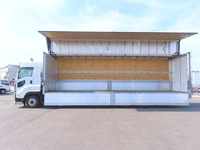 いすゞギガアルミウイング大型（10t）[写真29]