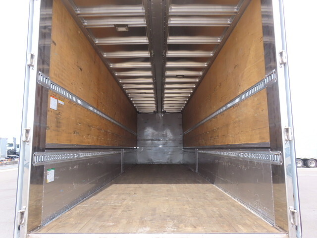 いすゞギガアルミウイング大型（10t）[写真30]