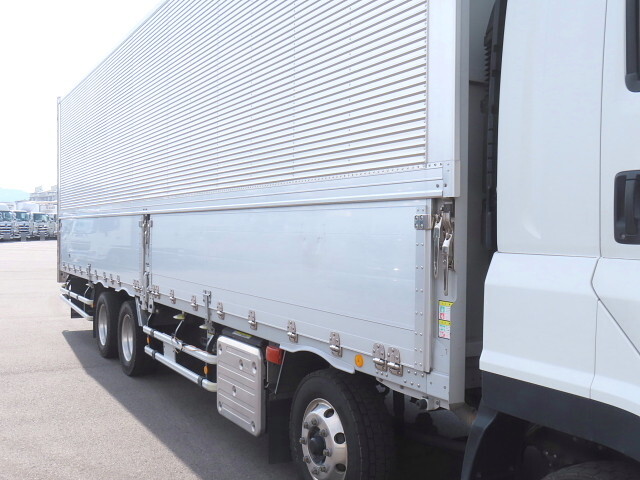 いすゞギガアルミウイング大型（10t）[写真35]