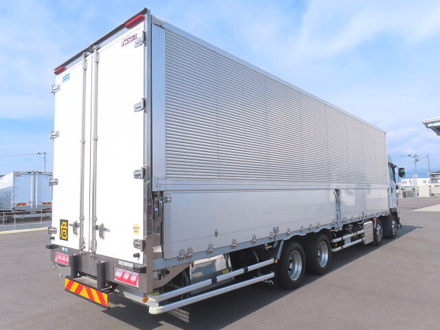 いすゞギガアルミウイング大型（10t）[写真04]