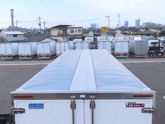 いすゞギガアルミウイング大型（10t）[写真08]