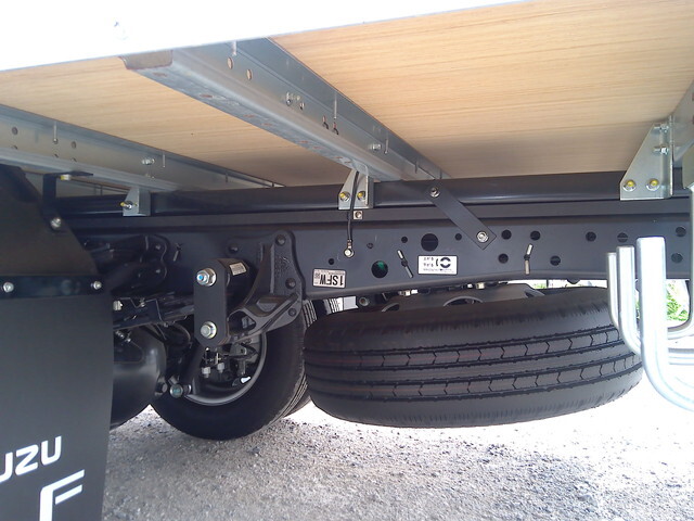 いすゞエルフアルミバン小型（2t・3t）[写真12]