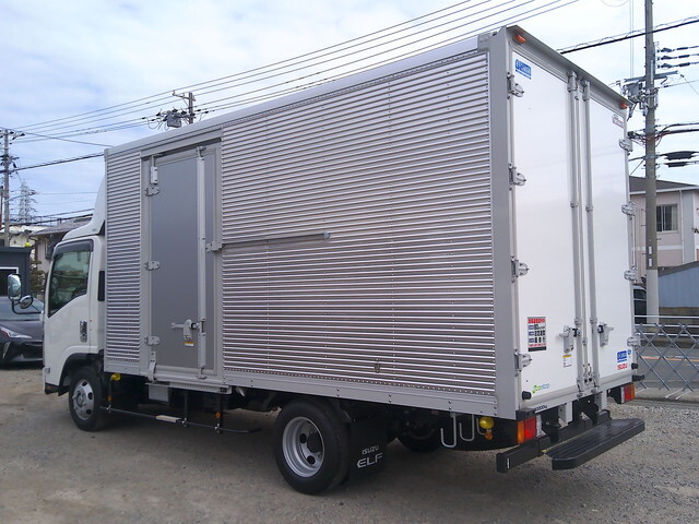 いすゞエルフアルミバン小型（2t・3t）[写真02]