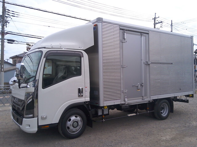 いすゞエルフアルミバン小型（2t・3t）[写真03]