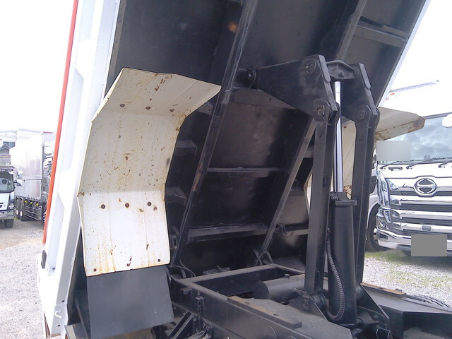 いすゞフォワードダンプ中型（4t）[写真18]