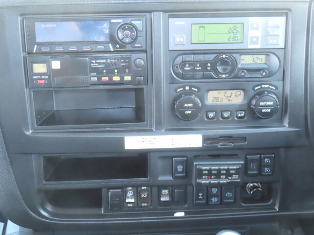 いすゞギガ冷凍車（冷蔵車）大型（10t）[写真24]