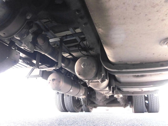 いすゞギガアルミウイング大型（10t）[写真11]