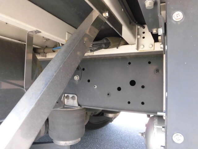 いすゞギガアルミウイング大型（10t）[写真13]