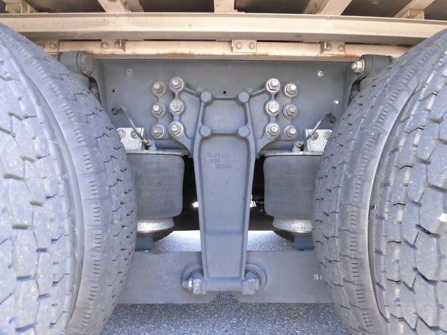 いすゞギガアルミウイング大型（10t）[写真14]