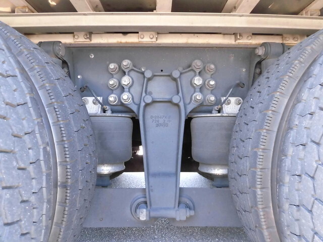 いすゞギガアルミウイング大型（10t）[写真15]