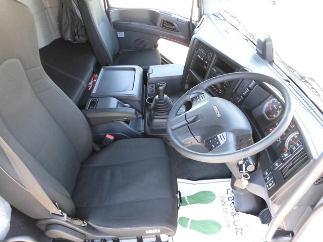 いすゞギガアルミウイング大型（10t）[写真16]