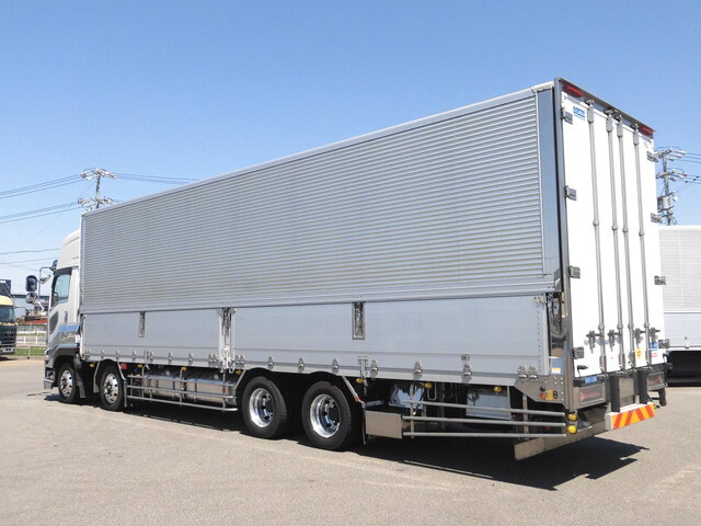 いすゞギガアルミウイング大型（10t）[写真02]