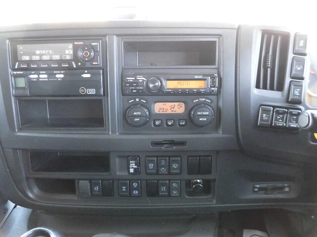 いすゞギガアルミウイング大型（10t）[写真23]