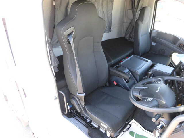 いすゞギガアルミウイング大型（10t）[写真25]