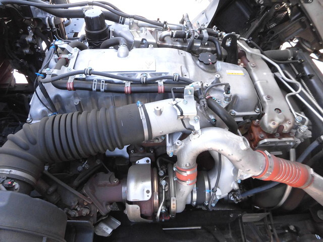 いすゞギガアルミウイング大型（10t）[写真27]