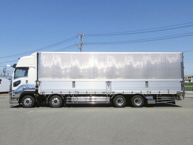 いすゞギガアルミウイング大型（10t）[写真05]