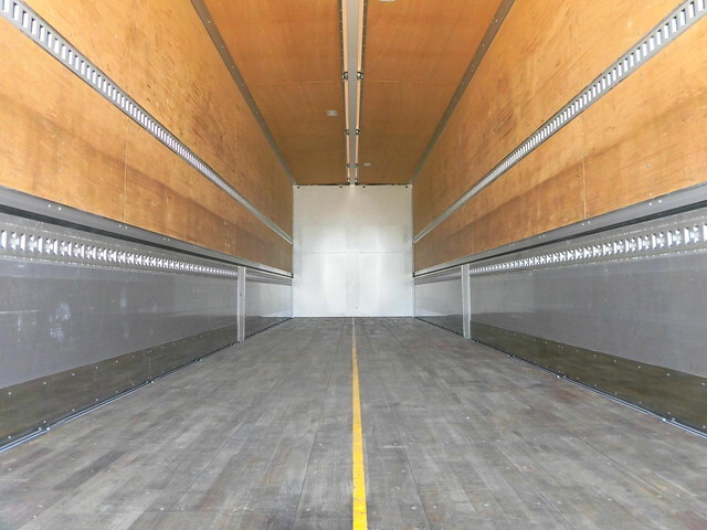 いすゞギガアルミウイング大型（10t）[写真08]