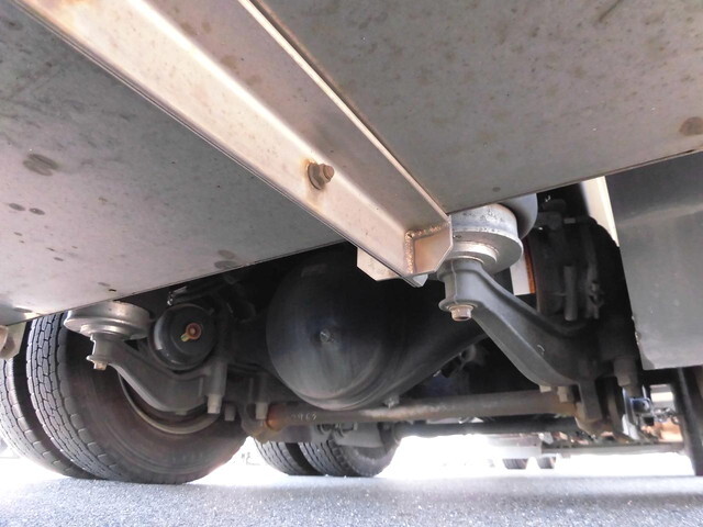 いすゞギガアルミウイング大型（10t）[写真09]