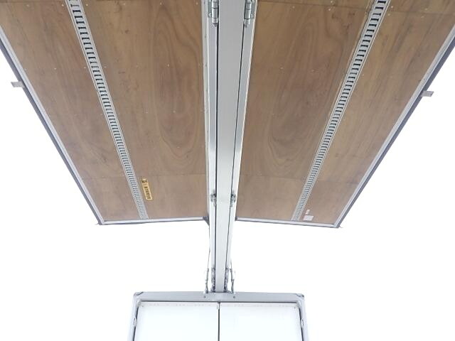 いすゞフォワードアルミウイング中型（4t）[写真10]