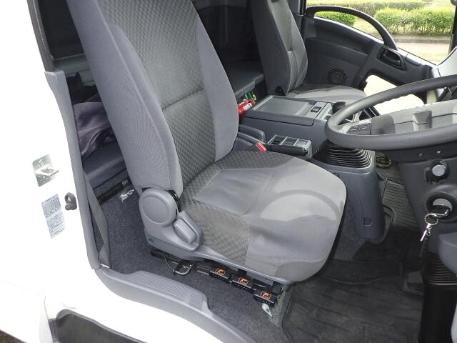 いすゞフォワードアルミウイング中型（4t）[写真26]