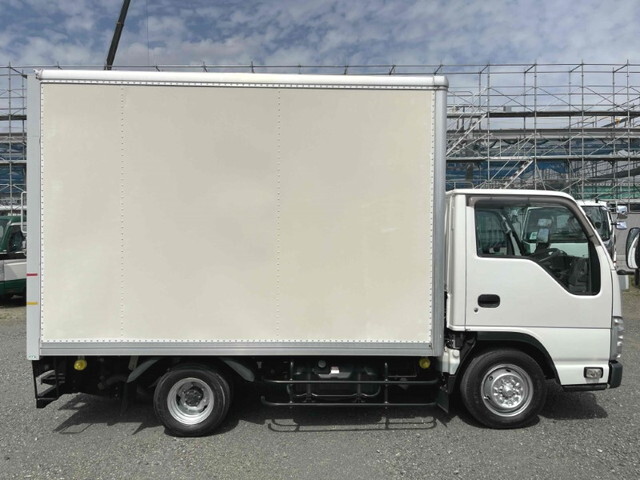 いすゞエルフパネルバン小型（2t・3t）[写真04]