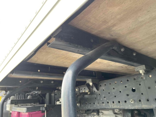 いすゞエルフパネルバン小型（2t・3t）[写真40]