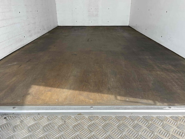 いすゞエルフパネルバン小型（2t・3t）[写真08]