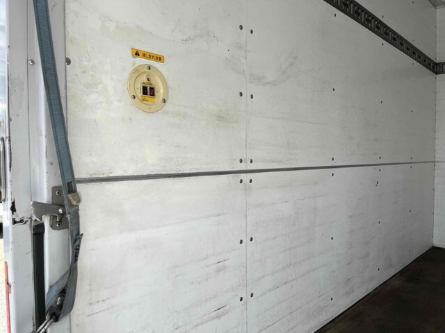 いすゞエルフパネルバン小型（2t・3t）[写真09]