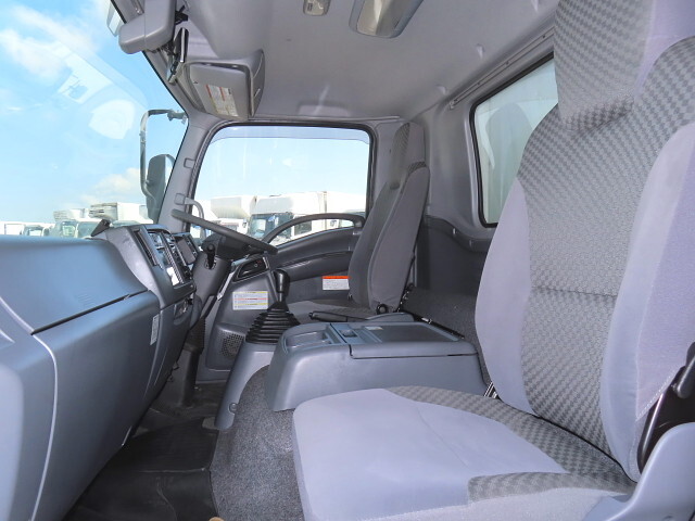 いすゞフォワード冷凍車（冷蔵車）中型（4t）[写真22]