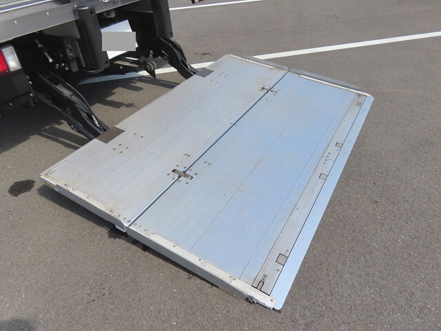 いすゞフォワード冷凍車（冷蔵車）中型（4t）[写真33]