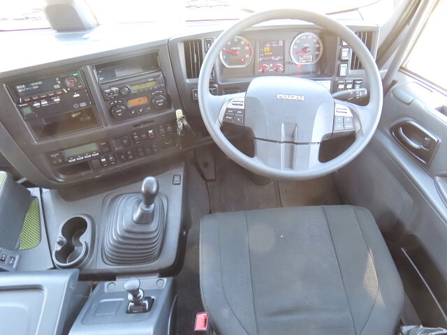 いすゞギガ冷蔵冷凍ウイング大型（10t）[写真24]