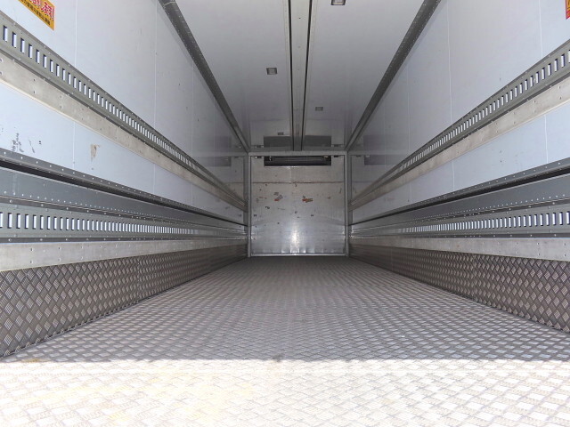 いすゞギガ冷蔵冷凍ウイング大型（10t）[写真25]