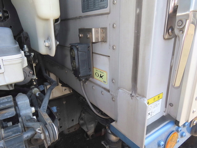 いすゞギガ冷蔵冷凍ウイング大型（10t）[写真30]