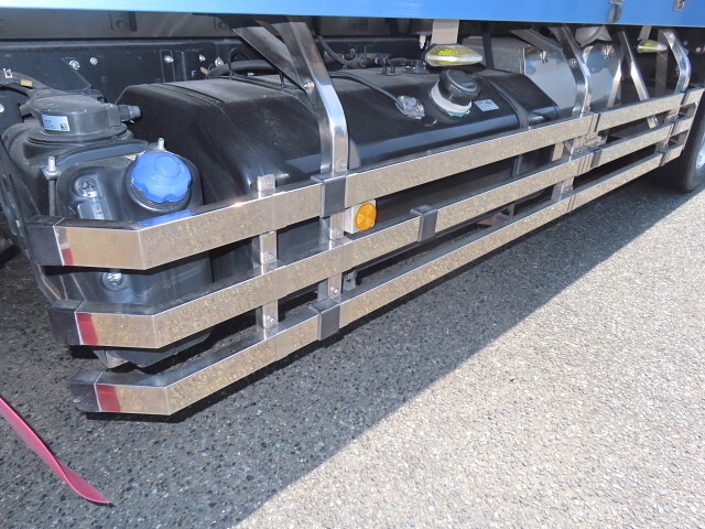 いすゞギガ冷蔵冷凍ウイング大型（10t）[写真34]