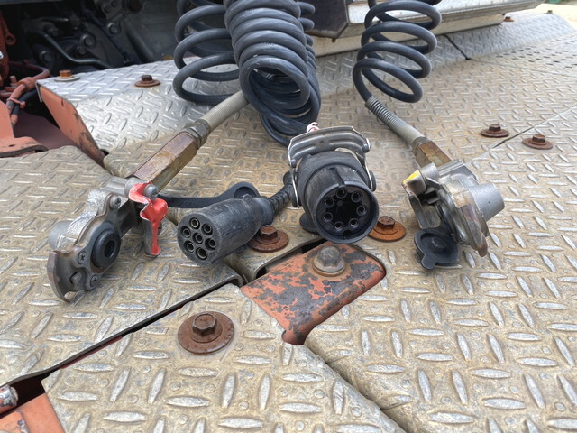 日野プロフィアトレーラーヘッド（トラクターヘッド）大型（10t）[写真12]