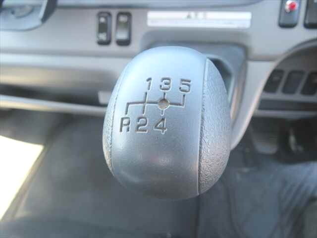 三菱ふそうキャンタークレーン4段小型（2t・3t）[写真38]