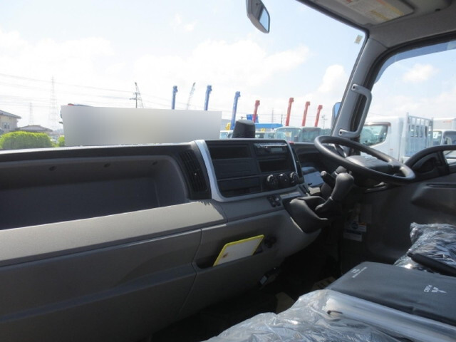 三菱ふそうキャンターセルフクレーン4段小型（2t・3t）[写真16]