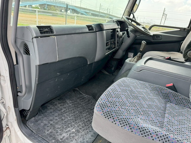 三菱ふそうファイターアルミウイング中型（4t）[写真32]