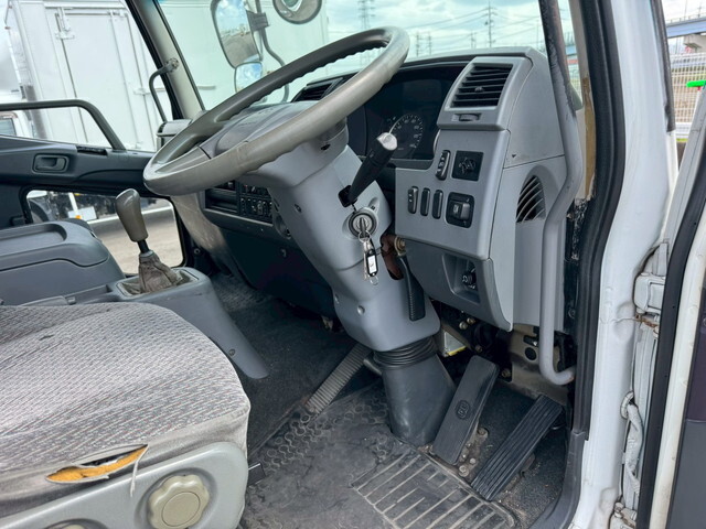 三菱ふそうファイターアルミウイング中型（4t）[写真33]