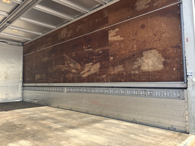 三菱ふそうファイターアルミウイング中型（4t）[写真12]