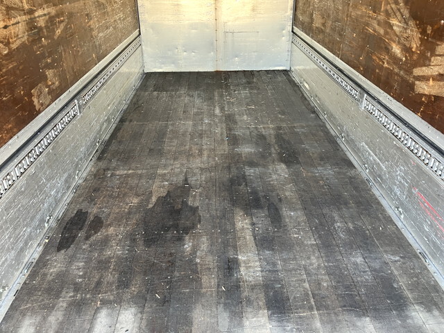 三菱ふそうファイターアルミウイング中型（4t）[写真14]