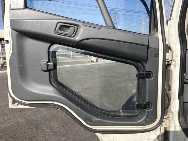 三菱ふそうファイターアルミウイング中型（4t）[写真29]