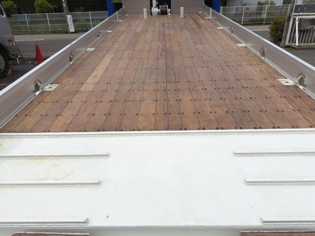 日野レンジャーセルフクレーン4段増トン（6t・8t）[写真12]